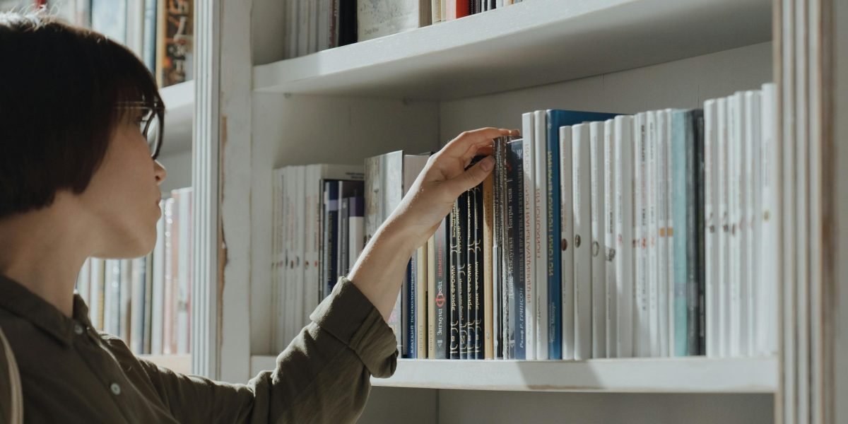 Navigating a vast bibliography can be daunting, but a good guide can make it clear.